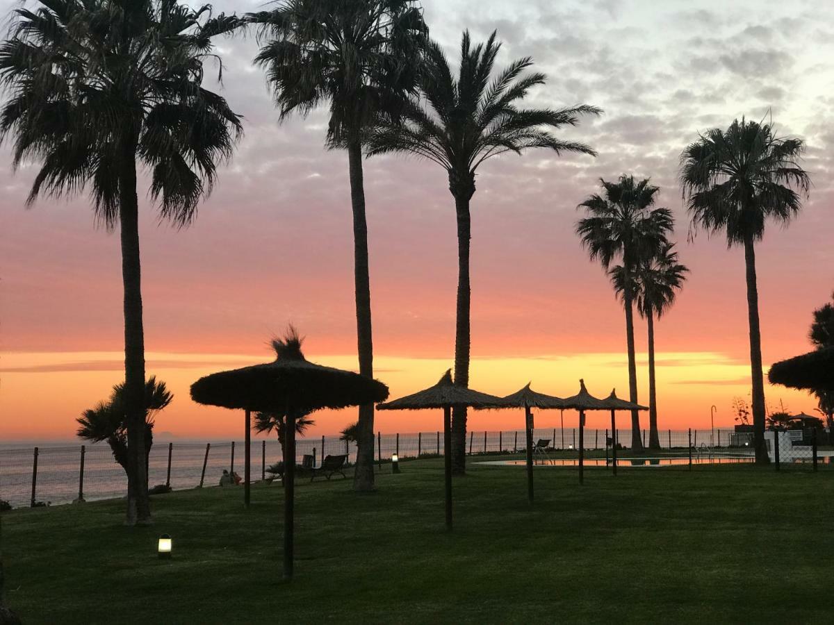 Mi Capricho A16 Beachfront Apartment Sitio de Calahonda Bagian luar foto