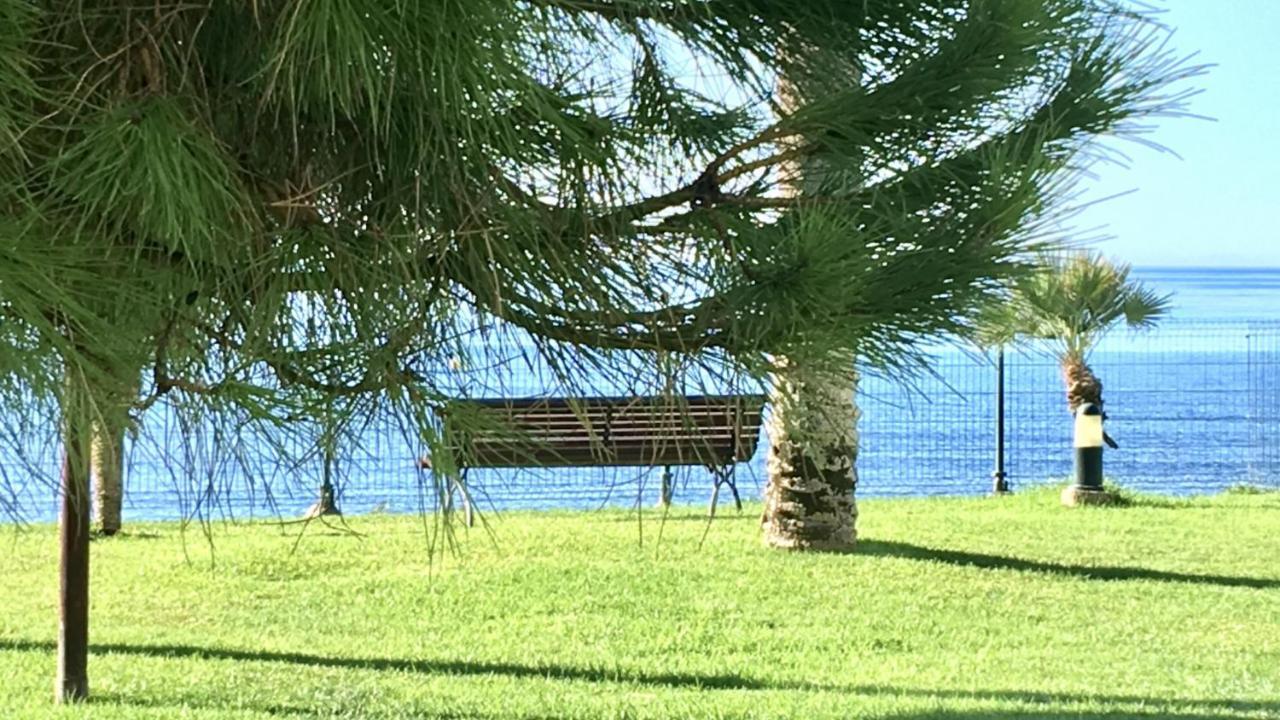 Mi Capricho A16 Beachfront Apartment Sitio de Calahonda Bagian luar foto